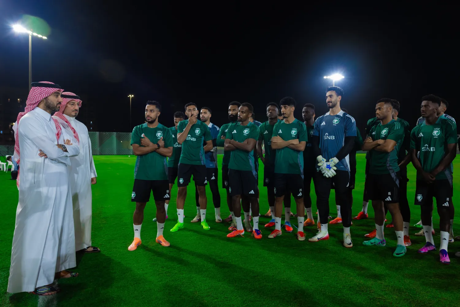 تحضيرا لمونديال 2026.. جهاز منتخب السعودية يجتمع بلاعبي الشباب والرياض تحضيرا لمونديال 2026.. جهاز منتخب السعودية يجتمع بلاعبي الشباب والرياض