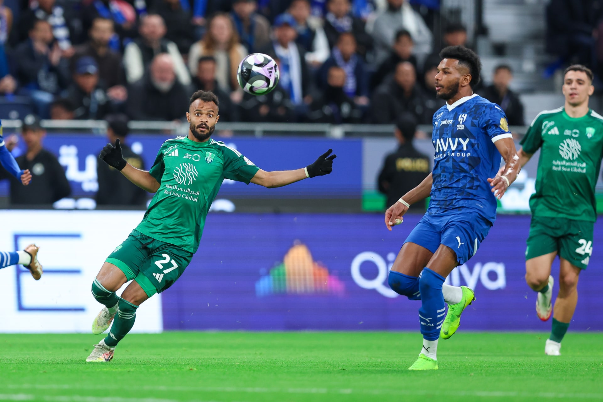 تعادل الهلال وفوز النصر.. صراع الدوري السعودي يشتعل مبكرًا تعادل الهلال وفوز النصر.. صراع الدوري السعودي يشتعل مبكرًا