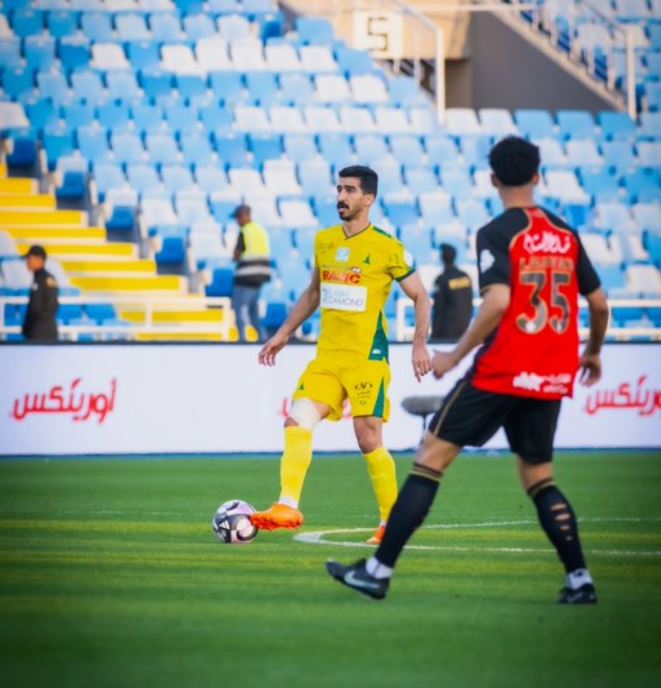 الخليج يفلت من الهزيمة بتعادل قاتل مع الرياض في الدوري السعودي