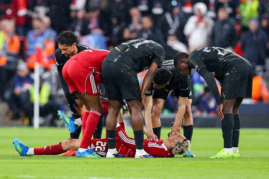 يغيب عن كأس العالم.. تفاصيل إصابة إيكيتيكي ضد باريس سان جيرمان