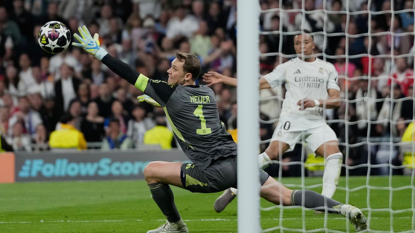 لن تكون عذراء.. شباك نوير تستقبل الهدف الـ 19 رغم التألق أمام ريال مدريد لن تكون عذراء.. شباك نوير تستقبل الهدف الـ 19 رغم التألق أمام ريال مدريد